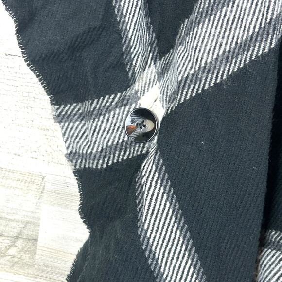 Fraas Women’s One Size Black White Plaid Turtleneck Fringe Poncho Sweater NEW - Picture 3 of 5